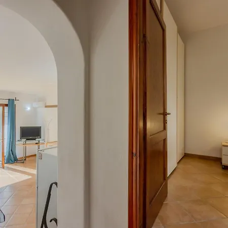 Guesthost - Lovely With Garden דירה *