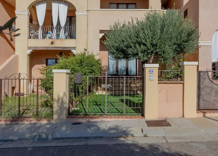 Guesthost - Lovely With Garden